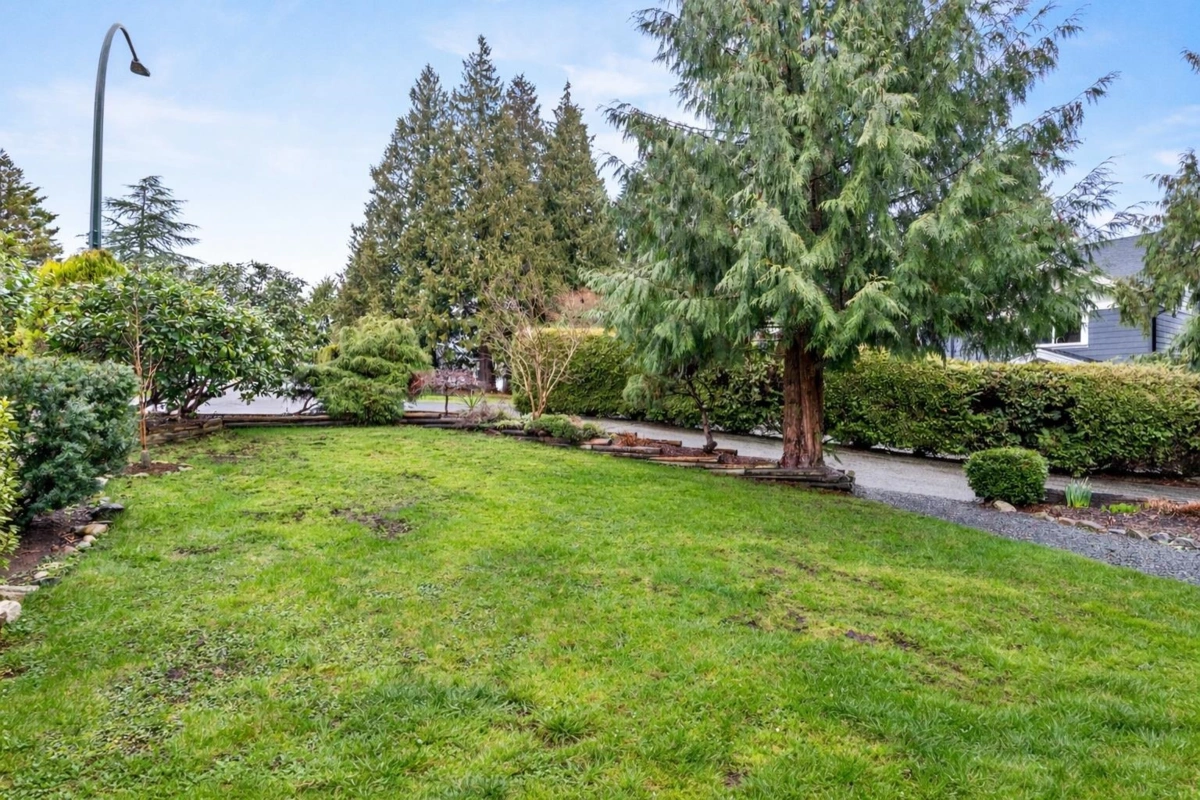 Staircase Photo of 11752 64a Avenue, Delta, BC