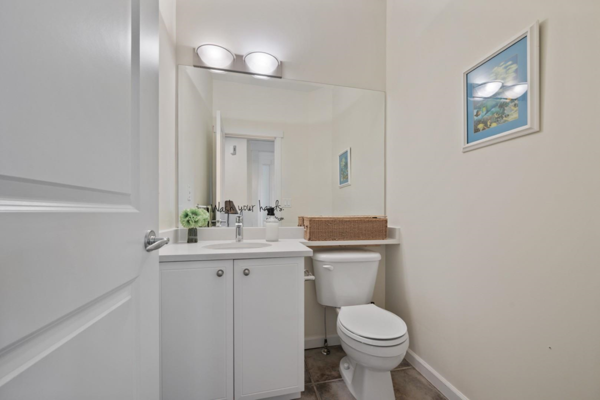 Basement Recreation Room Photo of 18871 71 Avenue, Surrey, BC