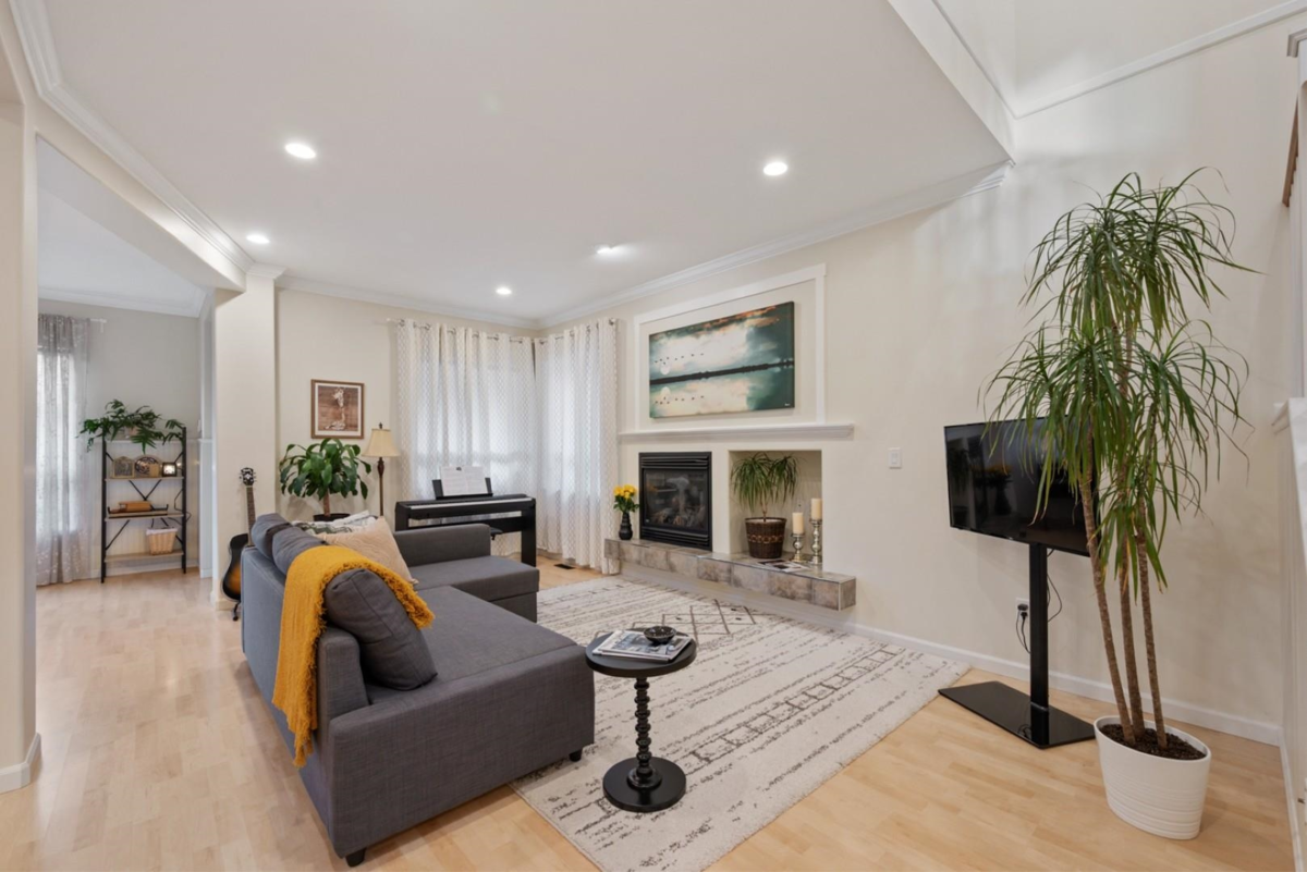 Breakfast Nook Photo of 18871 71 Avenue, Surrey, BC