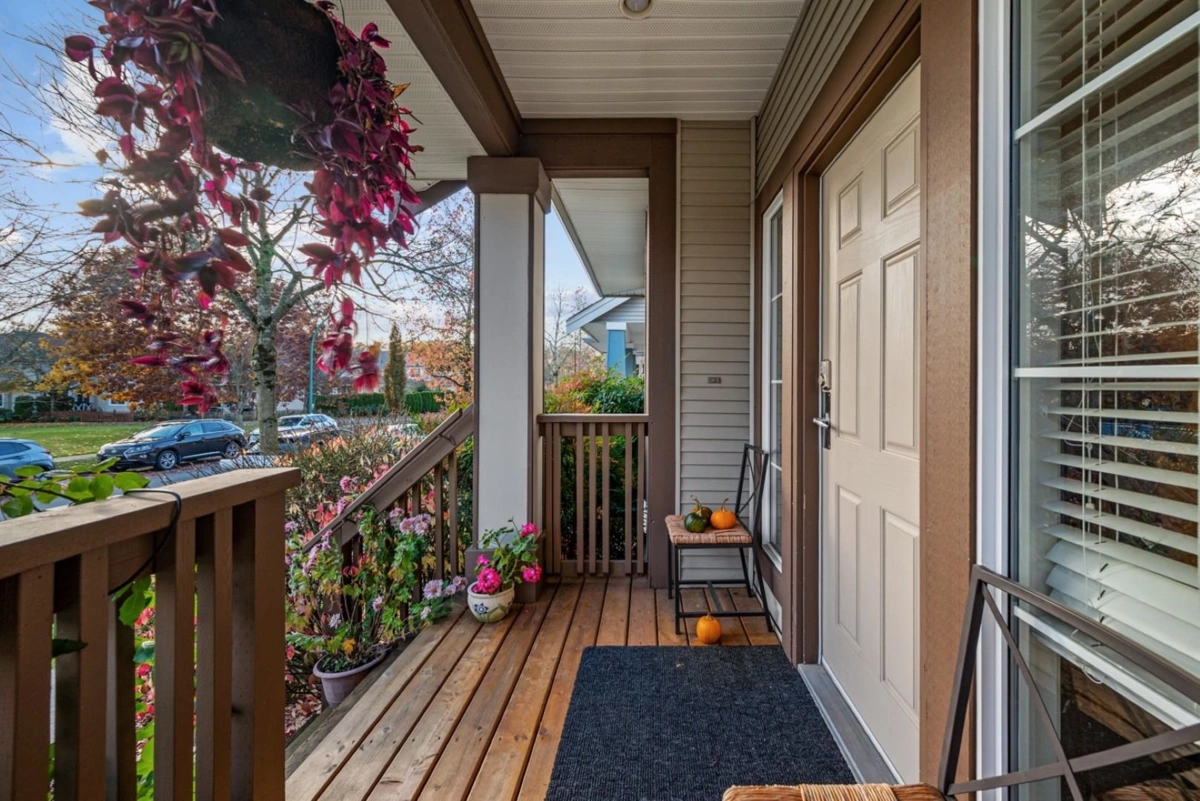 Dining Area Photo of 18871 71 Avenue, Surrey, BC