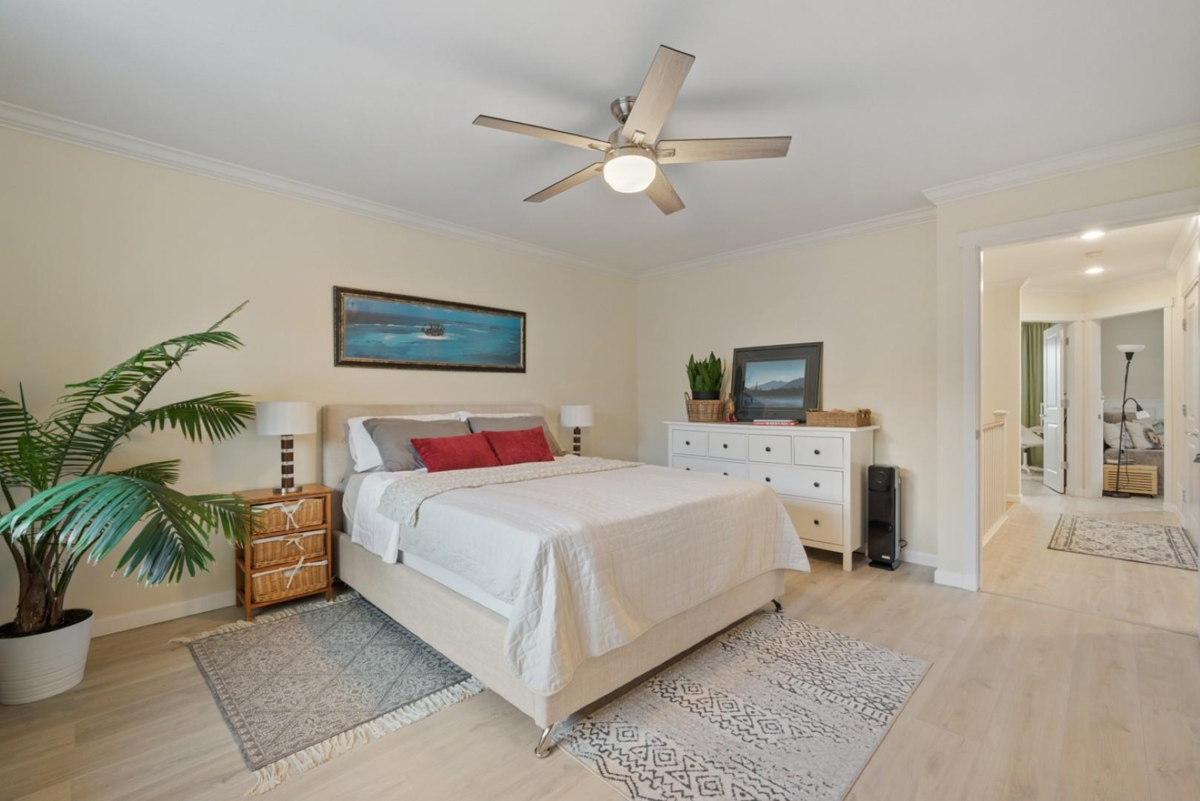 Hallway Photo of 18871 71 Avenue, Surrey, BC