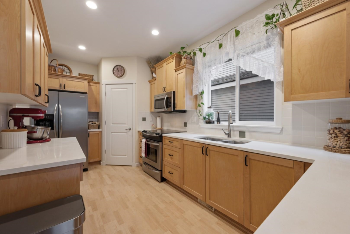 Powder Room Photo of 18871 71 Avenue, Surrey, BC
