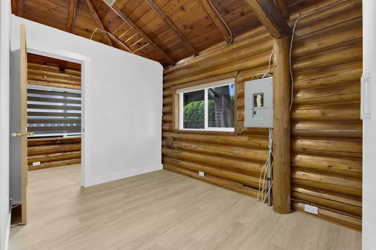 Walk-In Closet Photo of 1370 Prairie Avenue, Port Coquitlam, BC