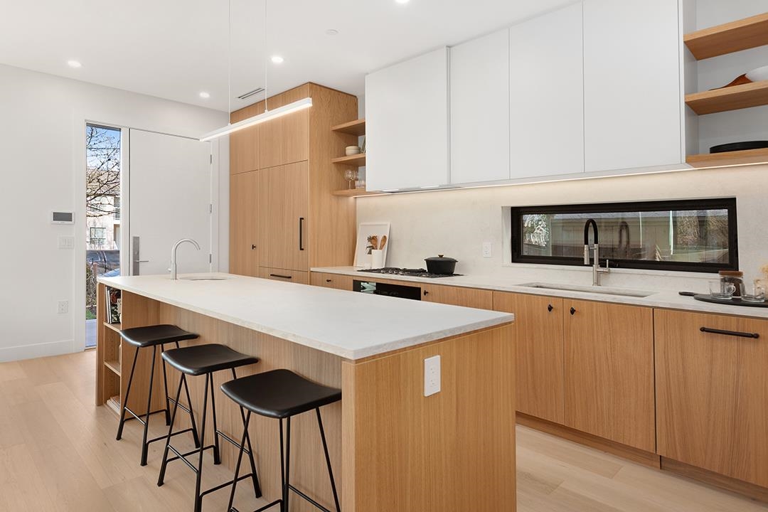 Breakfast Nook Photo of 396 W 21 Avenue, Vancouver, BC