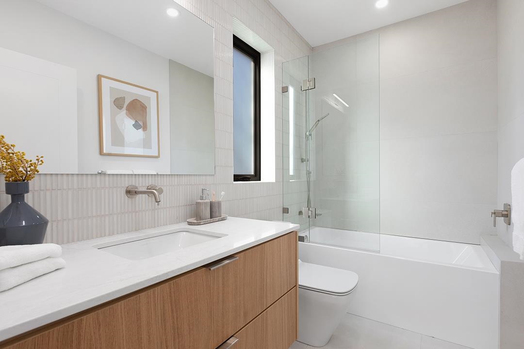 Entry Foyer Photo of 396 W 21 Avenue, Vancouver, BC