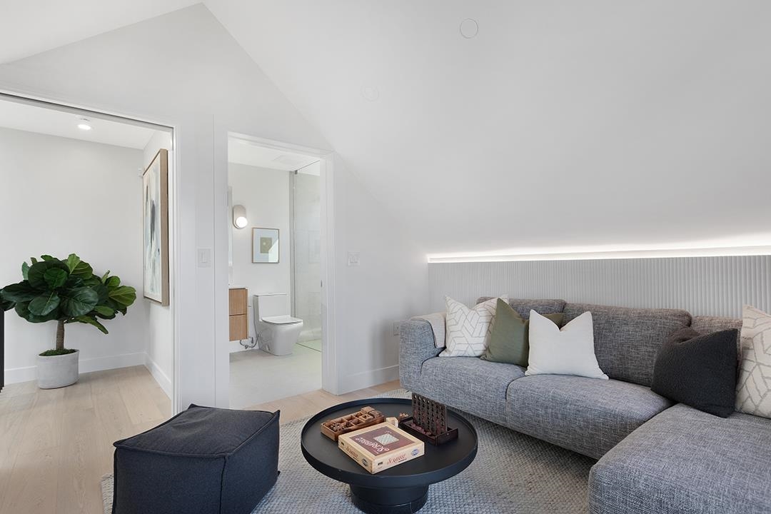 Front Yard Photo of 396 W 21 Avenue, Vancouver, BC