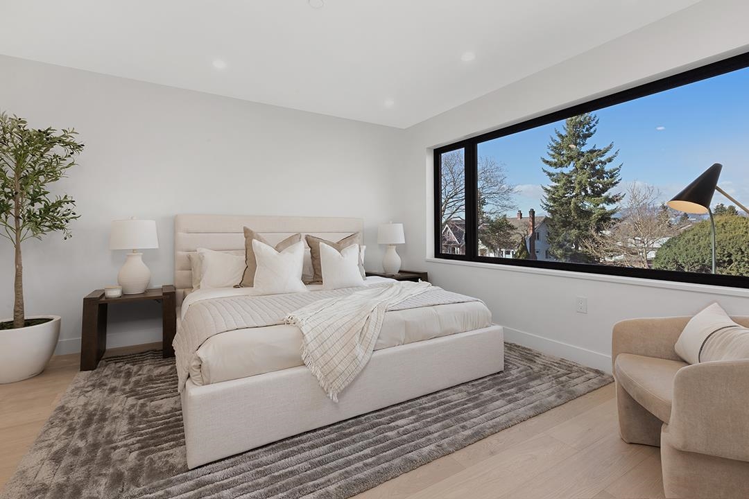 Powder Room Photo of 396 W 21 Avenue, Vancouver, BC