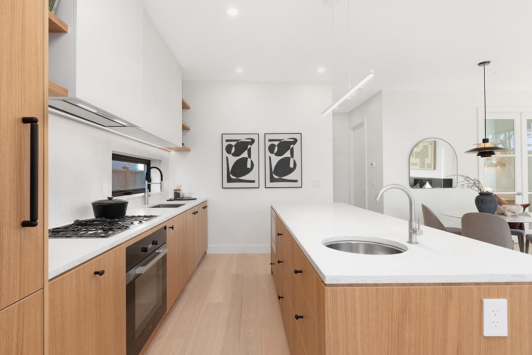 Primary Bathroom Photo of 396 W 21 Avenue, Vancouver, BC