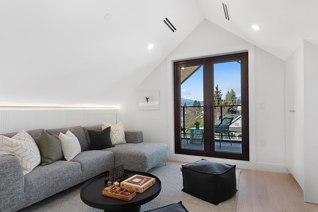 Staircase Photo of 396 W 21 Avenue, Vancouver, BC