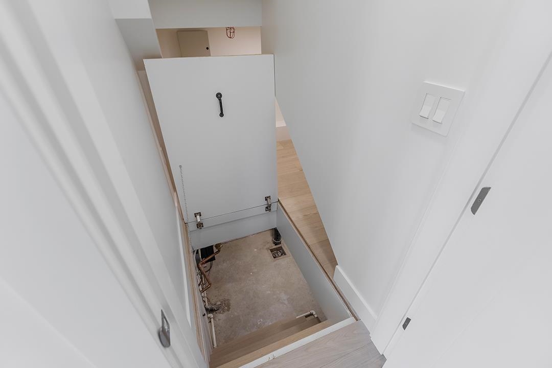 Swimming Pool Photo of 396 W 21 Avenue, Vancouver, BC