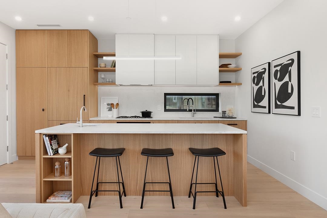 Walk-In Closet Photo of 396 W 21 Avenue, Vancouver, BC