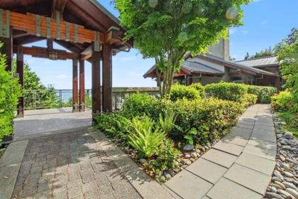 Playground / Recreational Area Near 503 3315 Cypress Place, West Vancouver, BC