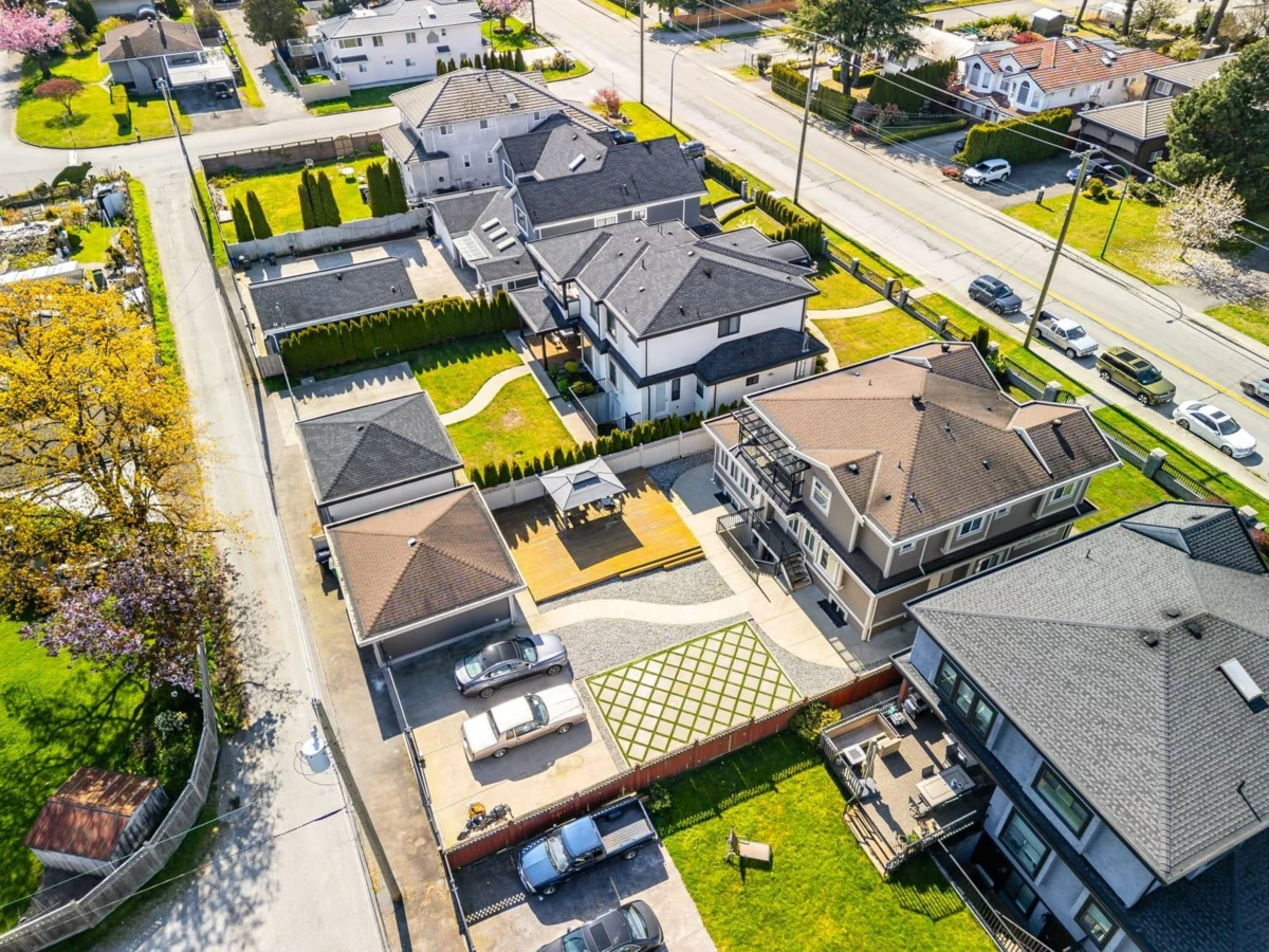 Basement Recreation Room Photo of 8588 Armstrong Avenue, Burnaby, BC
