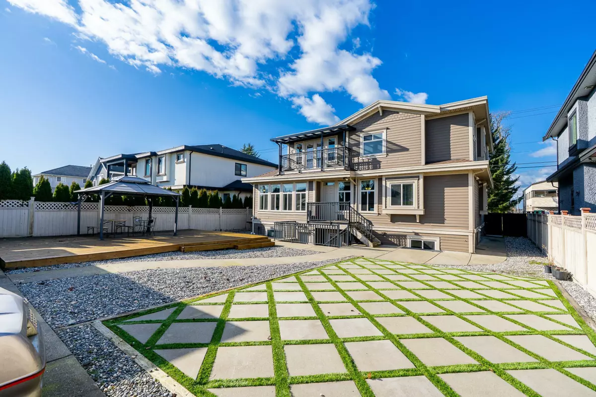 Powder Room Photo of 8588 Armstrong Avenue, Burnaby, BC