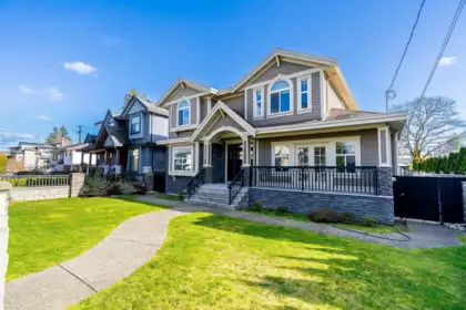 8588 Armstrong Avenue, Burnaby, BC