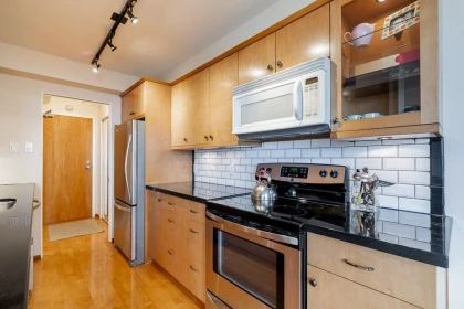 1404 4160 Sardis Street, Burnaby, BC, Burnaby — Apartment/Condo for sale