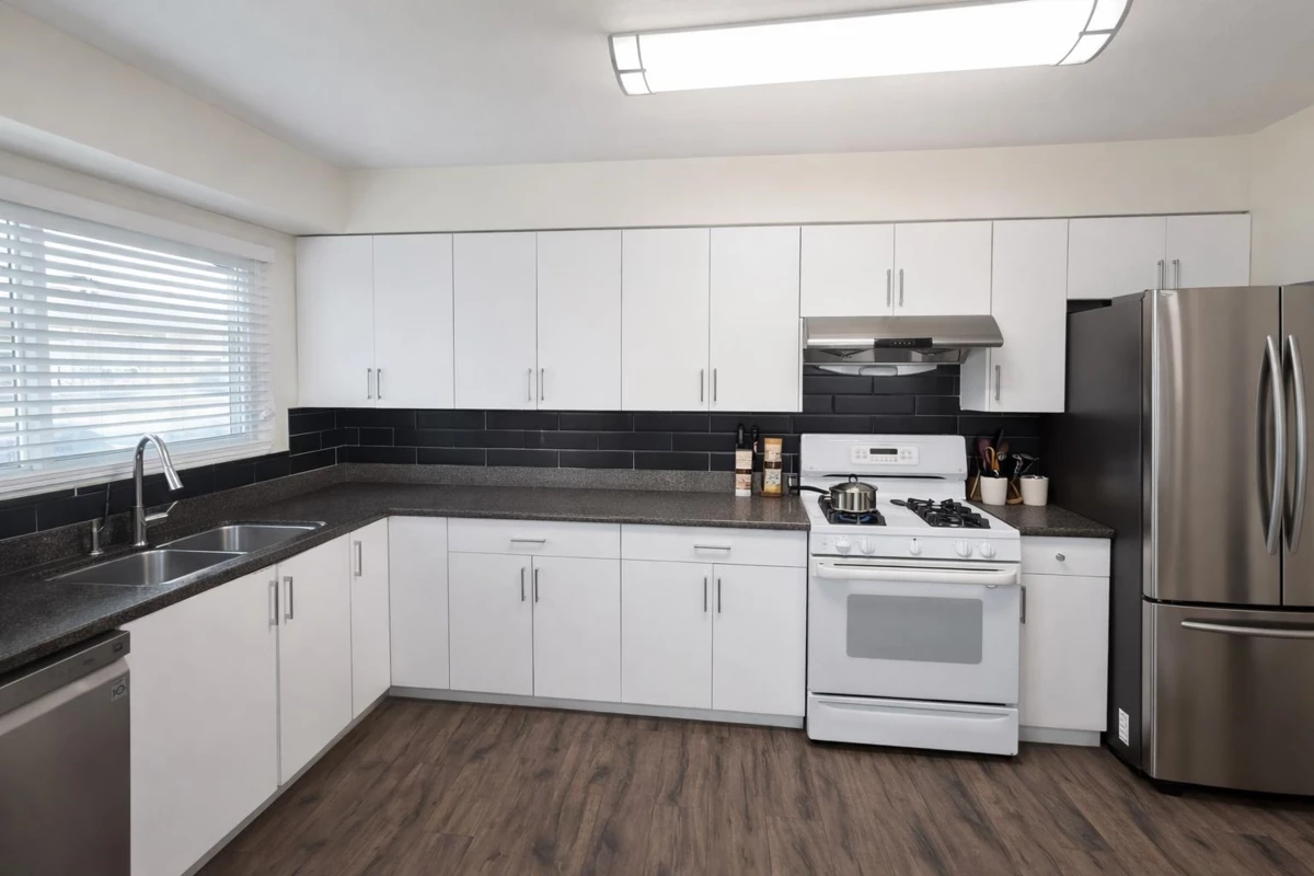 Dining Area Photo of 27964 Ledunne Avenue, Abbotsford, BC