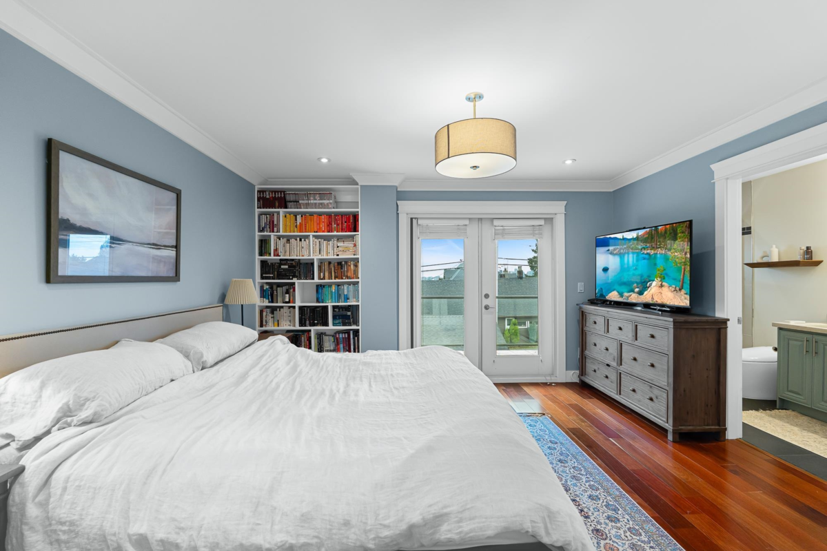 Bedroom 3 Photo of 307 E 6th Street, North Vancouver, BC