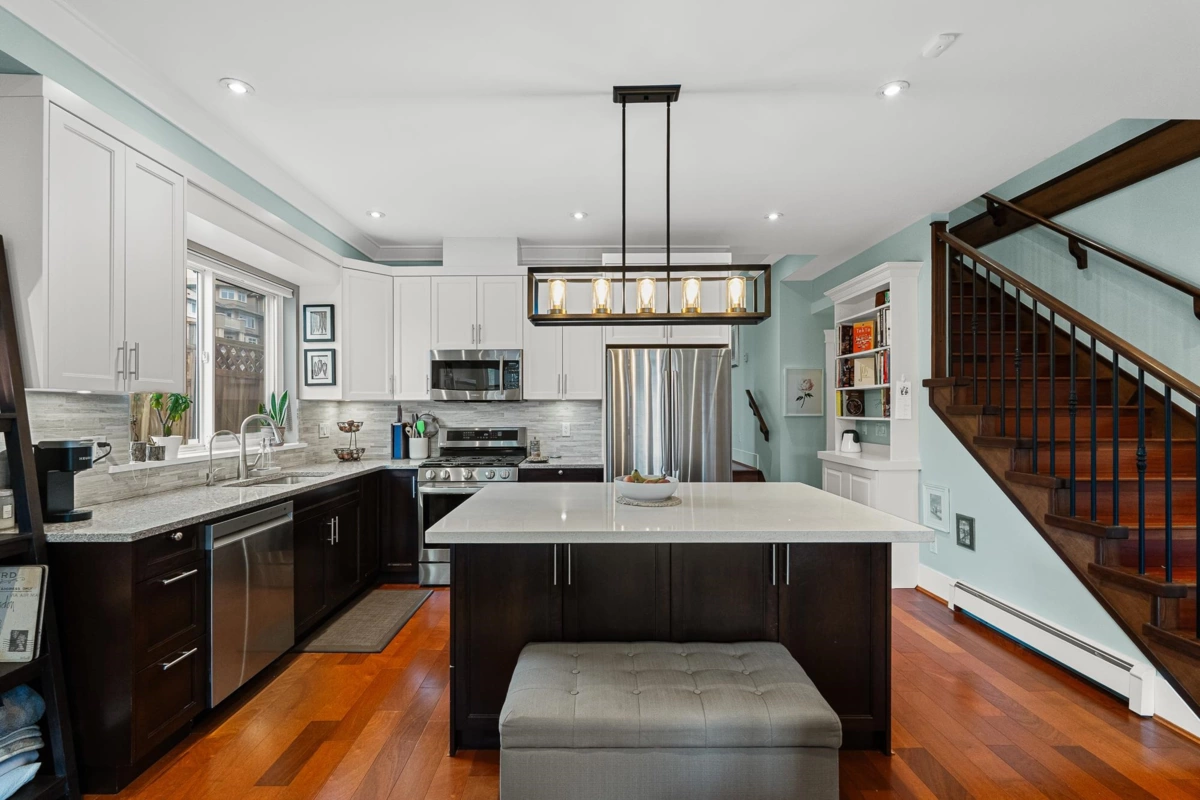 Kitchen Island Photo of 307 E 6th Street, North Vancouver, BC