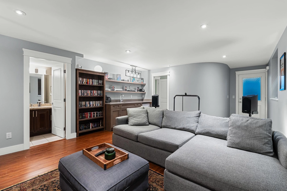 Mudroom Photo of 307 E 6th Street, North Vancouver, BC
