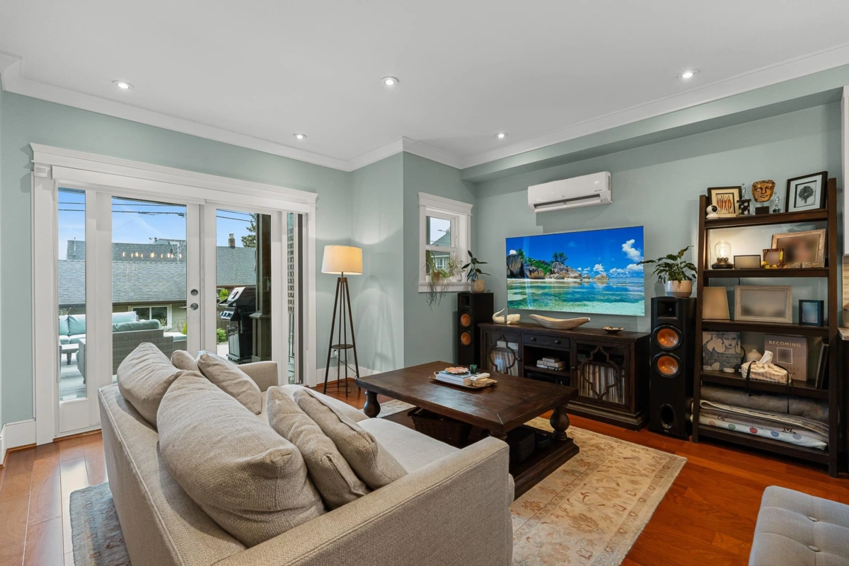 Primary Bedroom Photo of 307 E 6th Street, North Vancouver, BC