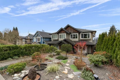 307 E 6th Street, North Vancouver, BC, Lower Lonsdale — 5 bed half duplex for sale