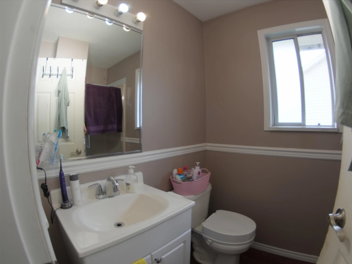 Laundry Room Photo of 2854 Gardner Court, Abbotsford, BC