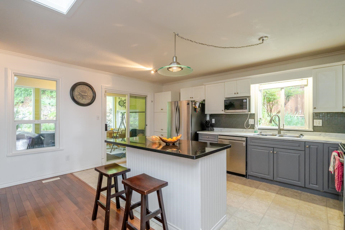 Guest Bathroom Photo of 35543 Dina Place, Abbotsford, BC