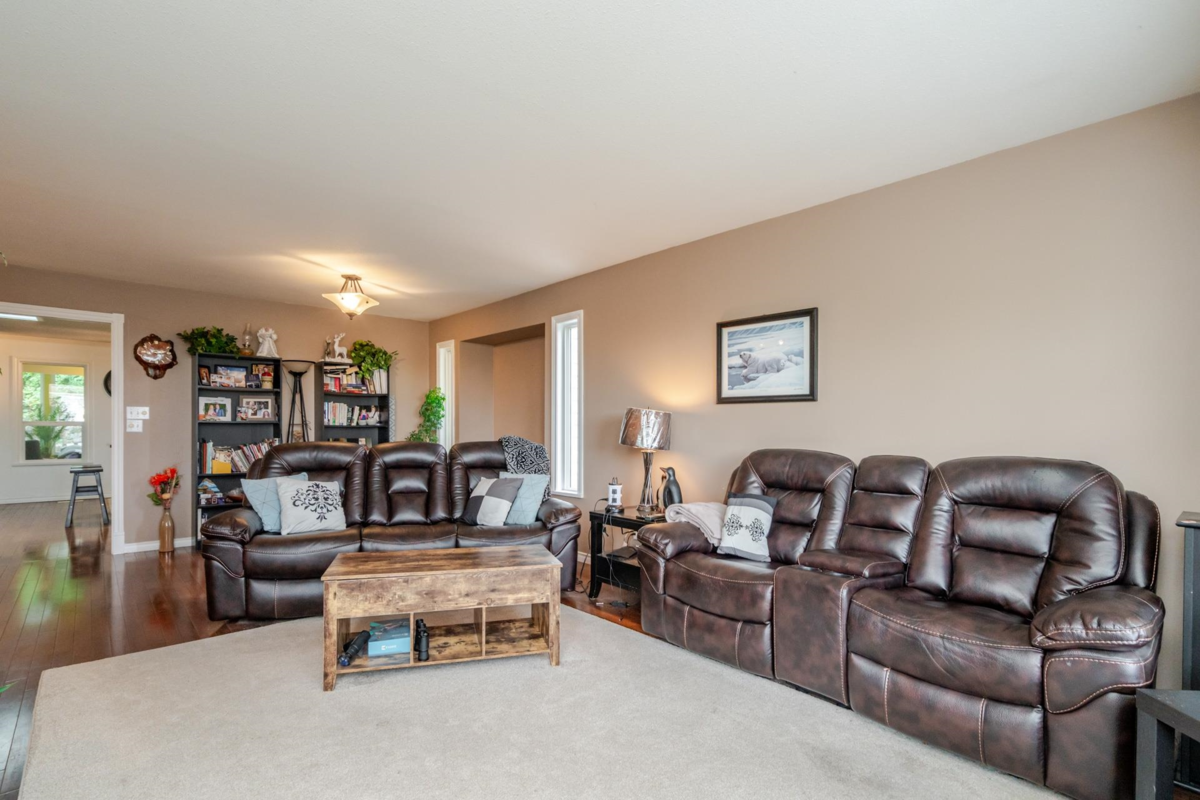 Kitchen Island Photo of 35543 Dina Place, Abbotsford, BC