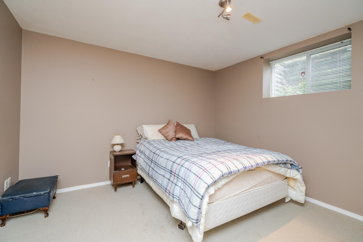 Swimming Pool Photo of 35543 Dina Place, Abbotsford, BC