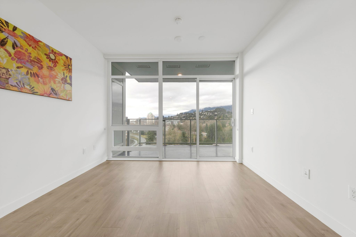 Kitchen Island Photo of 1207 200 Klahanie Court, West Vancouver, BC