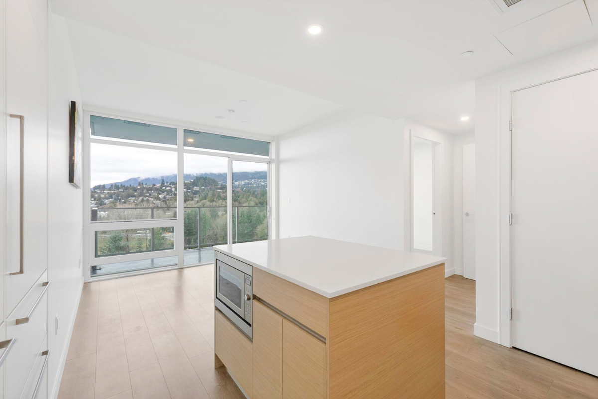 Primary Bathroom Photo of 1207 200 Klahanie Court, West Vancouver, BC