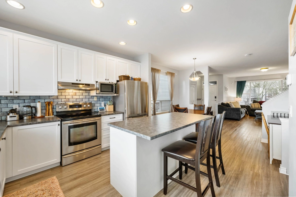 Breakfast Nook Photo of 24320 102a Avenue, Maple Ridge, BC