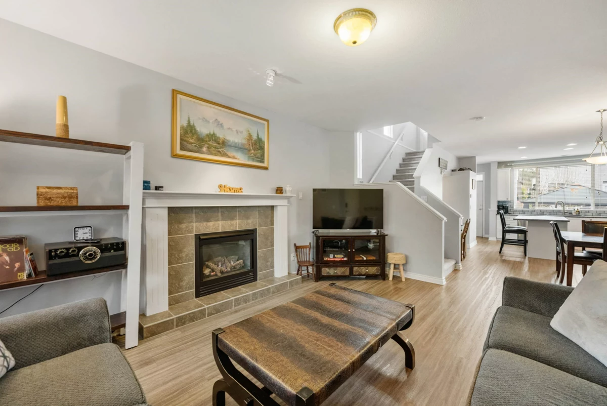 Dining Area Photo of 24320 102a Avenue, Maple Ridge, BC