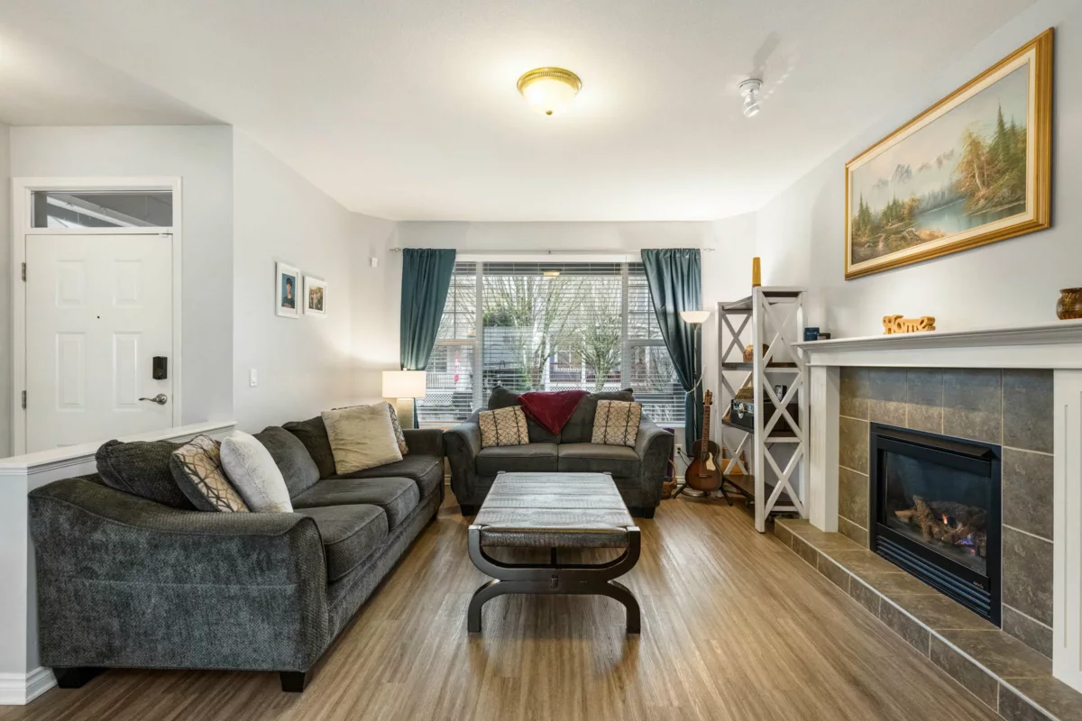 Family Room Photo of 24320 102a Avenue, Maple Ridge, BC