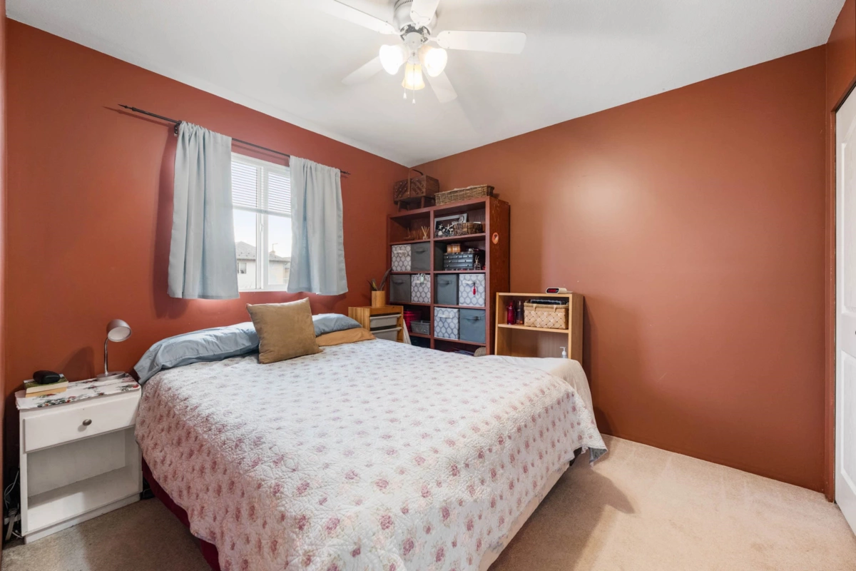 Guest Bathroom Photo of 24320 102a Avenue, Maple Ridge, BC