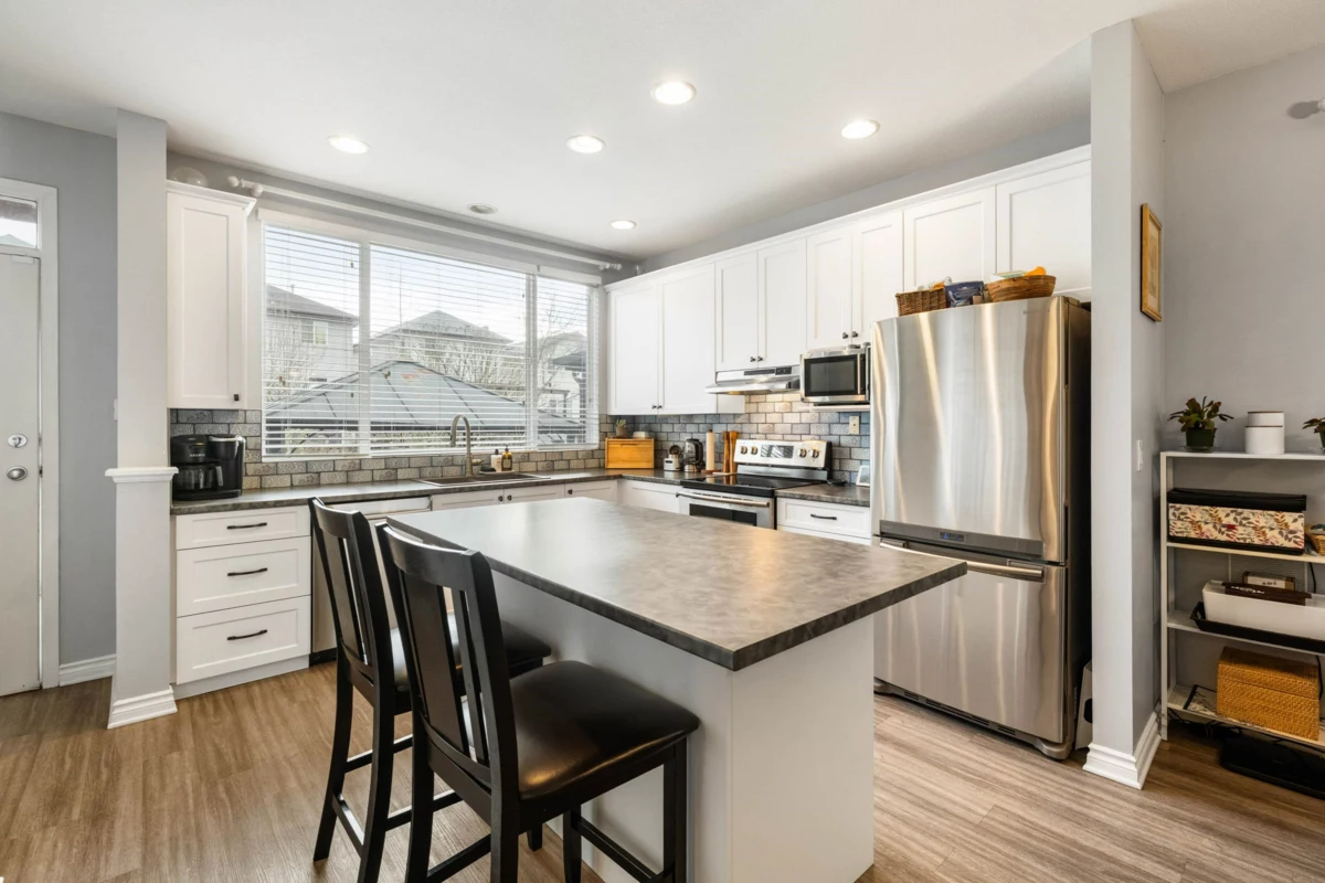 Kitchen Island Photo of 24320 102a Avenue, Maple Ridge, BC