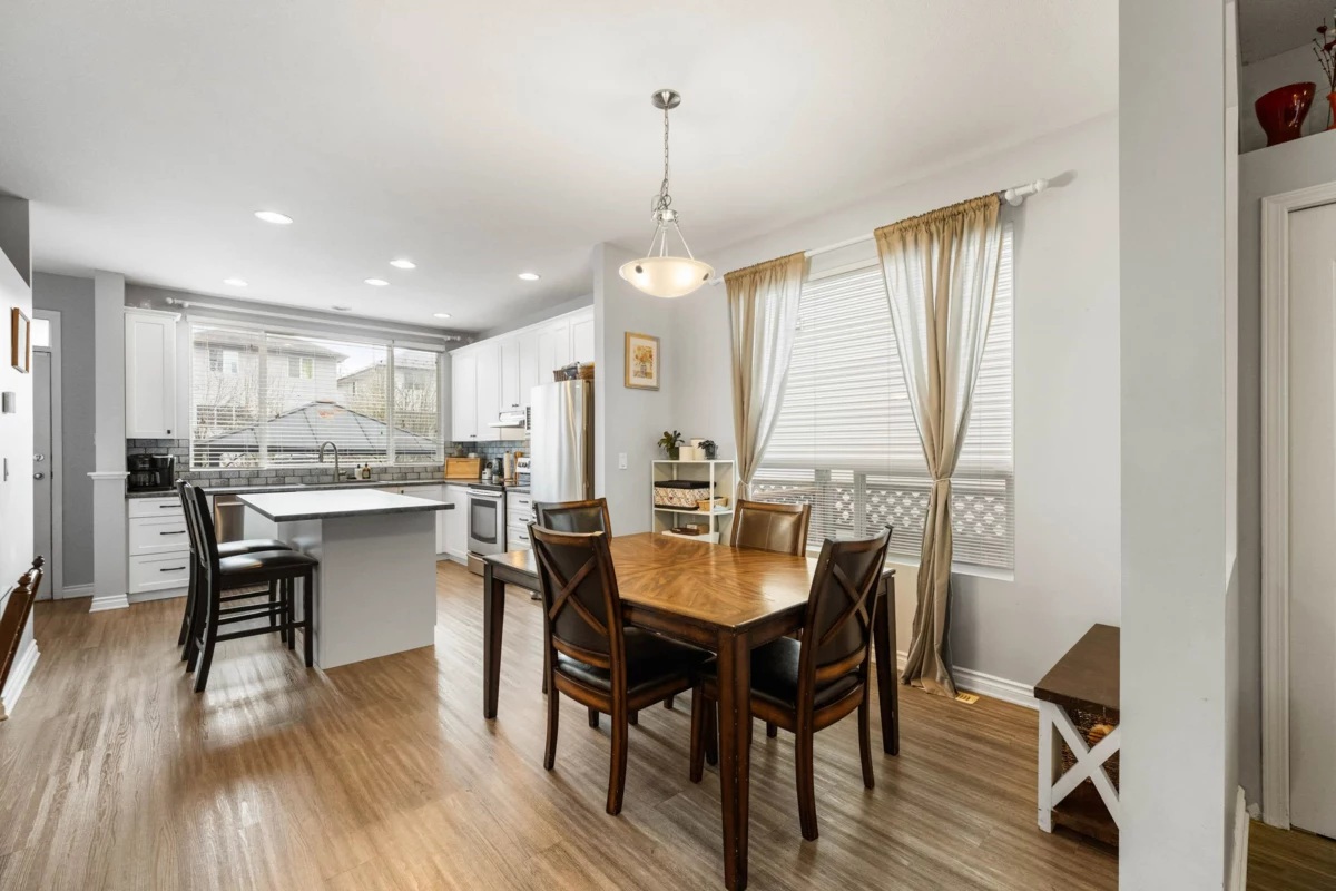 Kitchen Photo of 24320 102a Avenue, Maple Ridge, BC