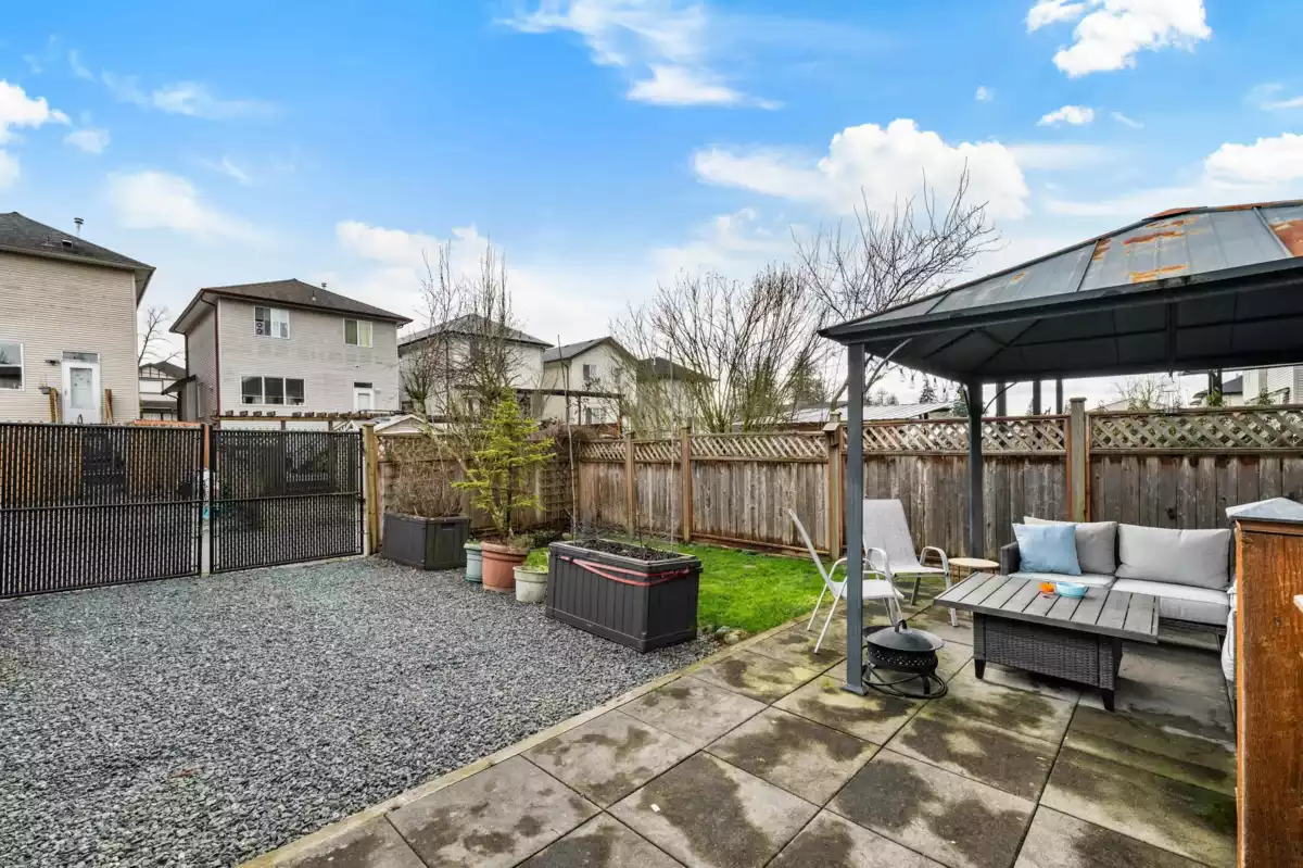 Laundry Room Photo of 24320 102a Avenue, Maple Ridge, BC
