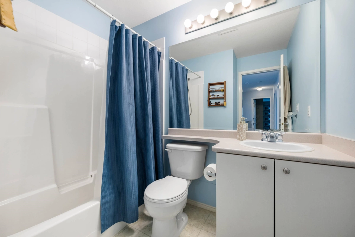 Powder Room Photo of 24320 102a Avenue, Maple Ridge, BC
