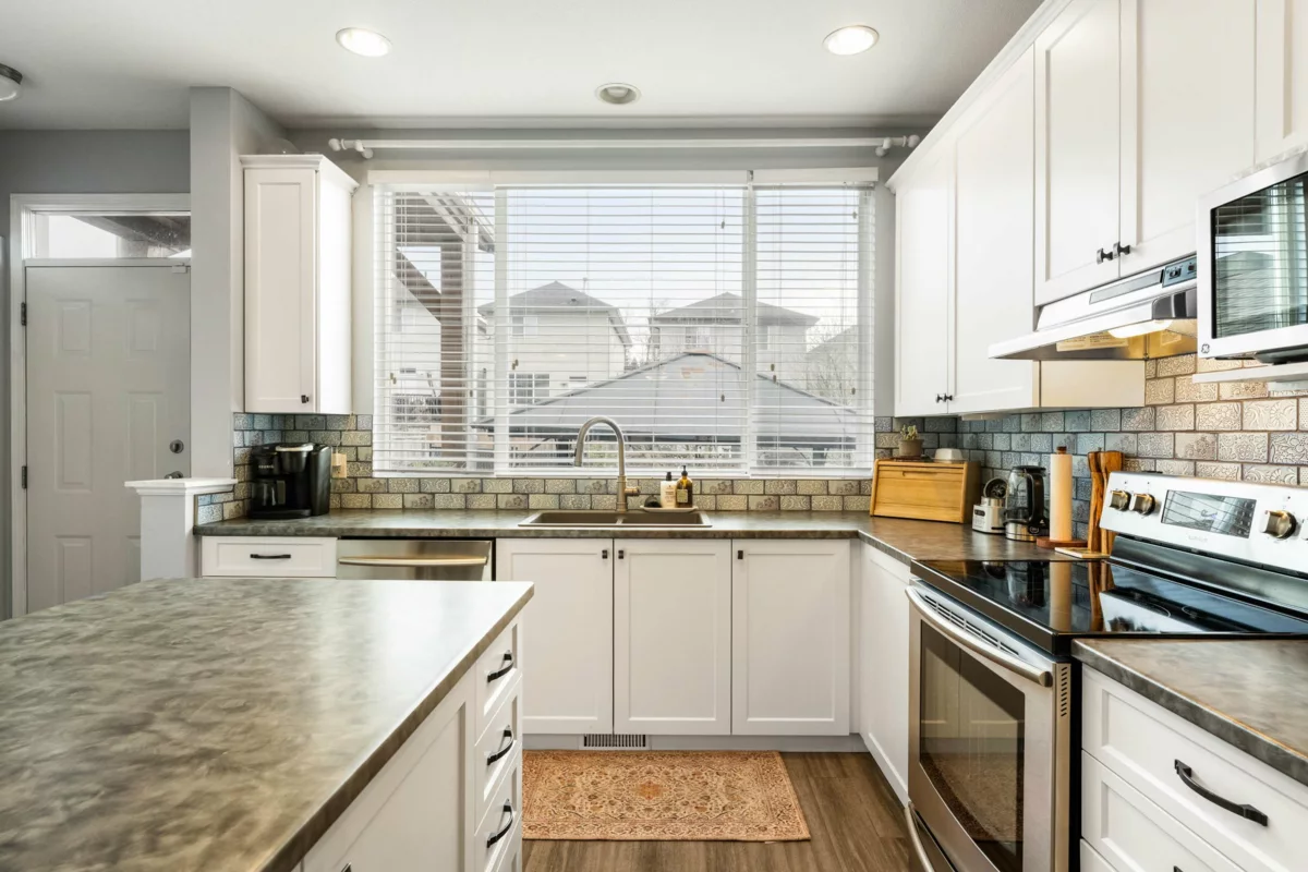 Primary Bedroom Photo of 24320 102a Avenue, Maple Ridge, BC