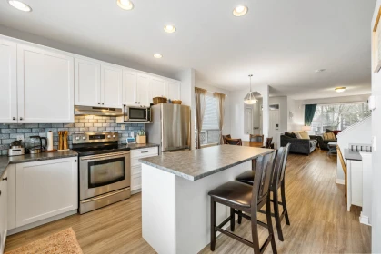 Breakfast Nook Photo of 24320 102a Avenue, Maple Ridge, BC