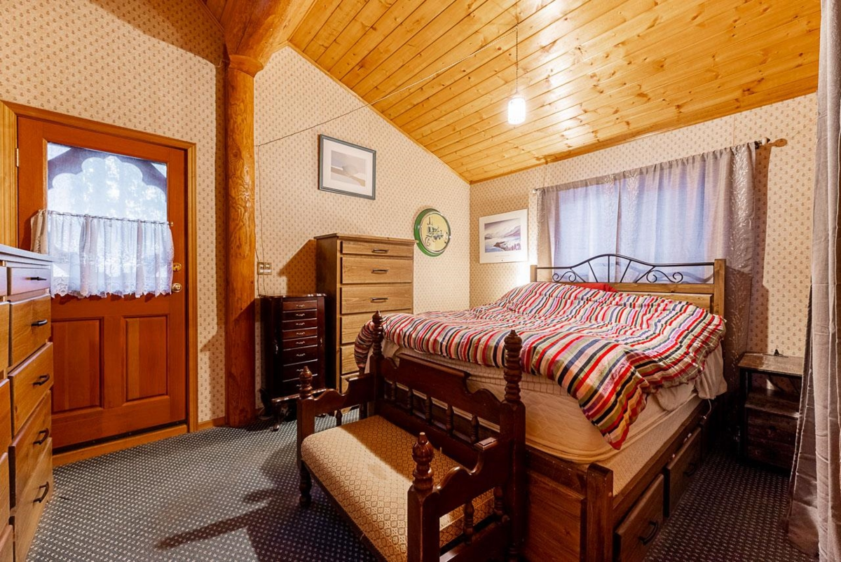 Primary Bathroom Photo of 71692 Cone Court, Sunshine Valley, BC