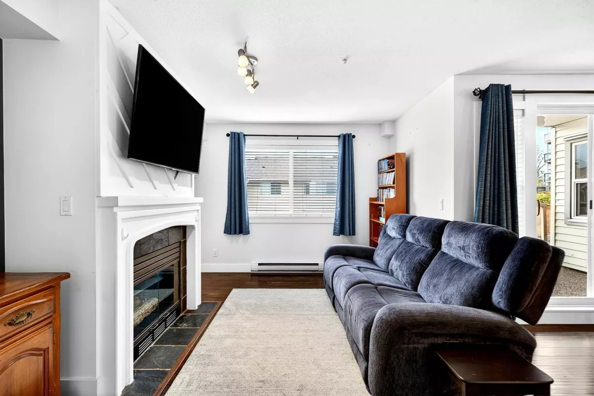 Bedroom 2 Photo of 101 22275 123 Avenue, Maple Ridge, BC