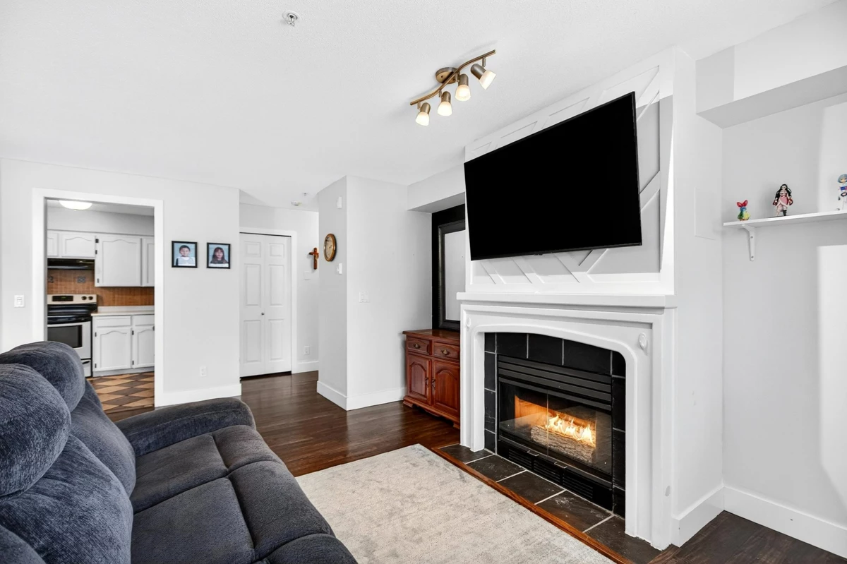 Bedroom 4 Photo of 101 22275 123 Avenue, Maple Ridge, BC