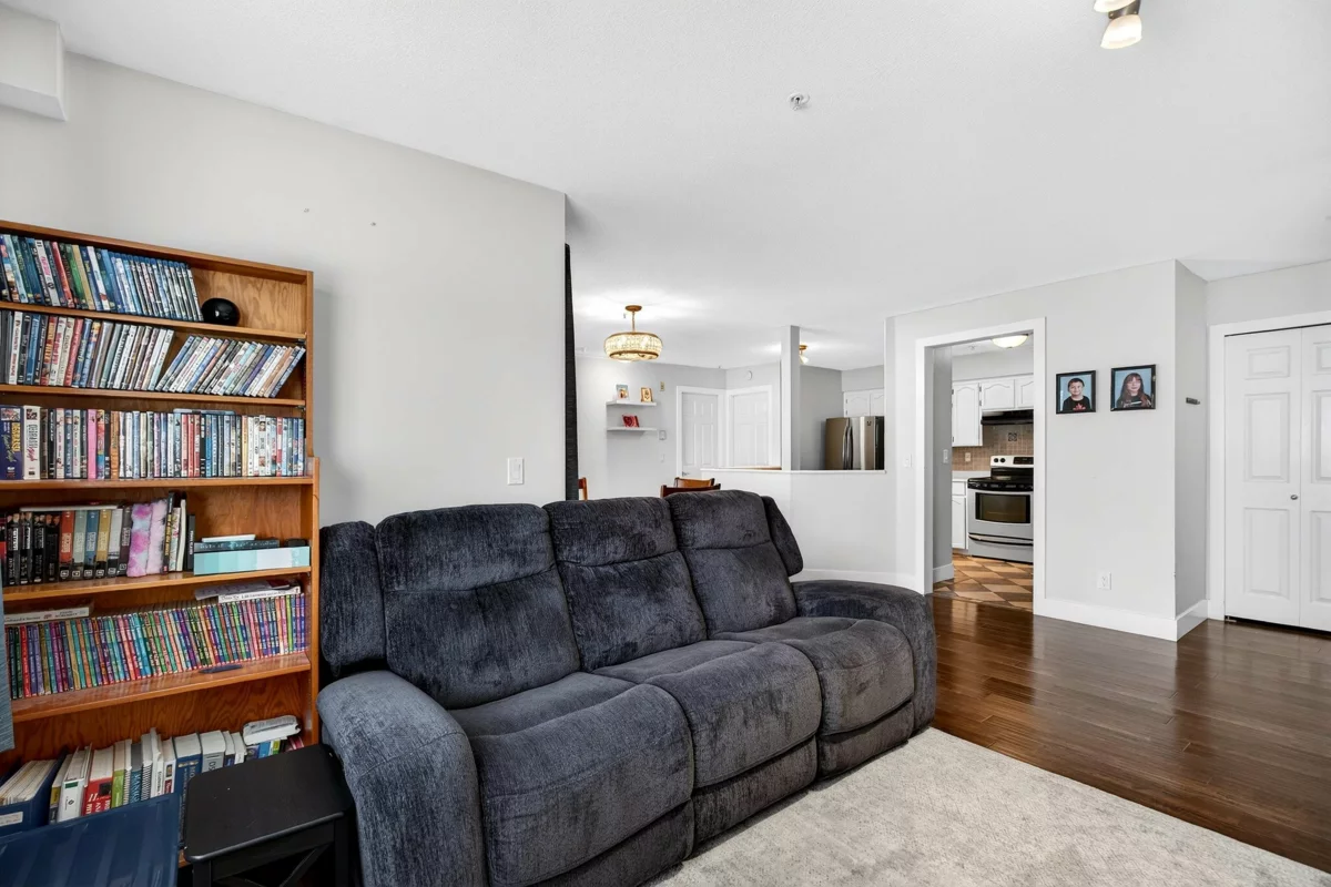 Guest Bathroom Photo of 101 22275 123 Avenue, Maple Ridge, BC