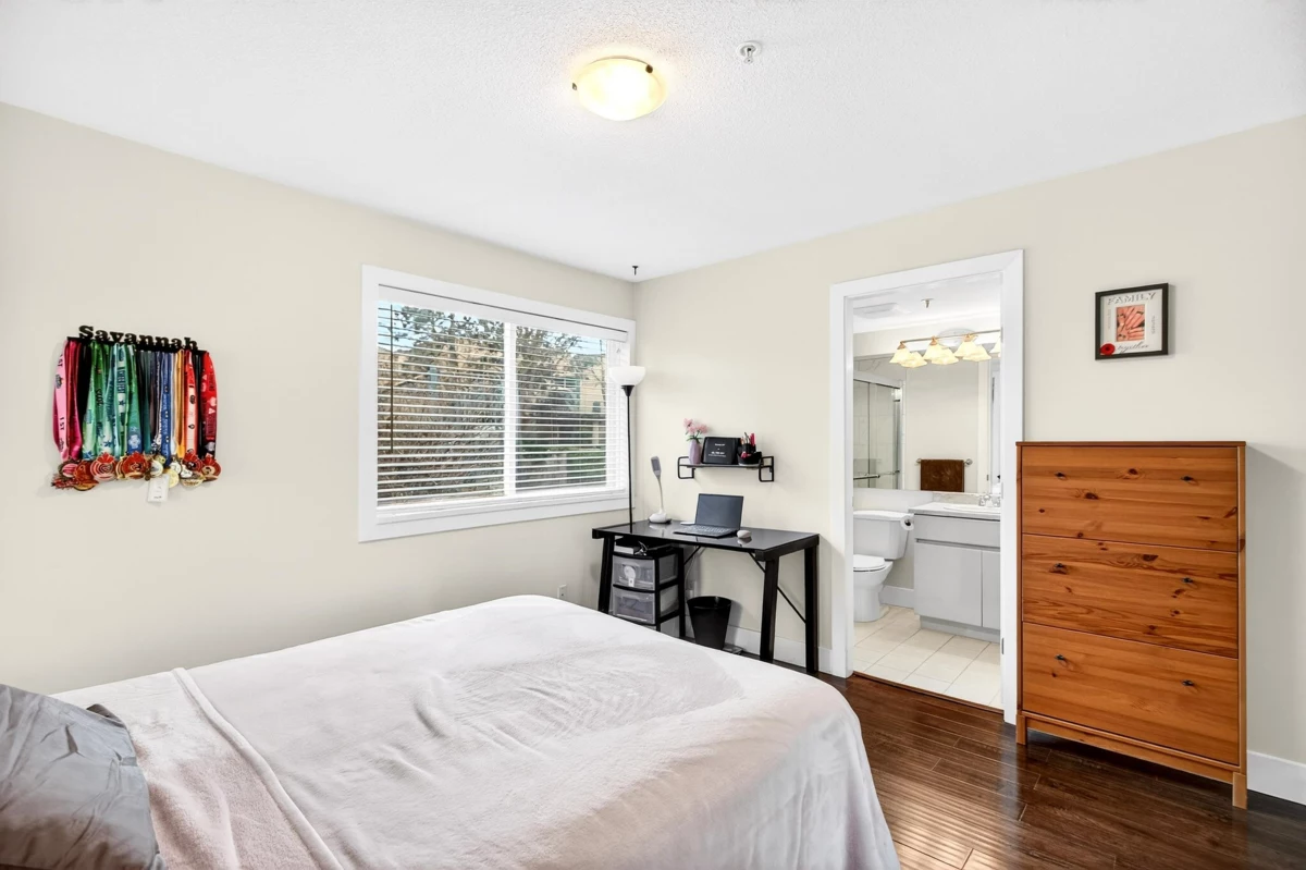 Hallway Photo of 101 22275 123 Avenue, Maple Ridge, BC