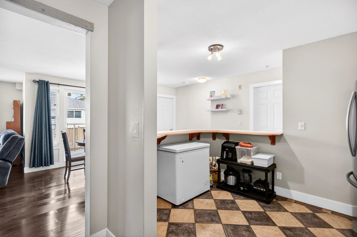 Kitchen Island Photo of 101 22275 123 Avenue, Maple Ridge, BC