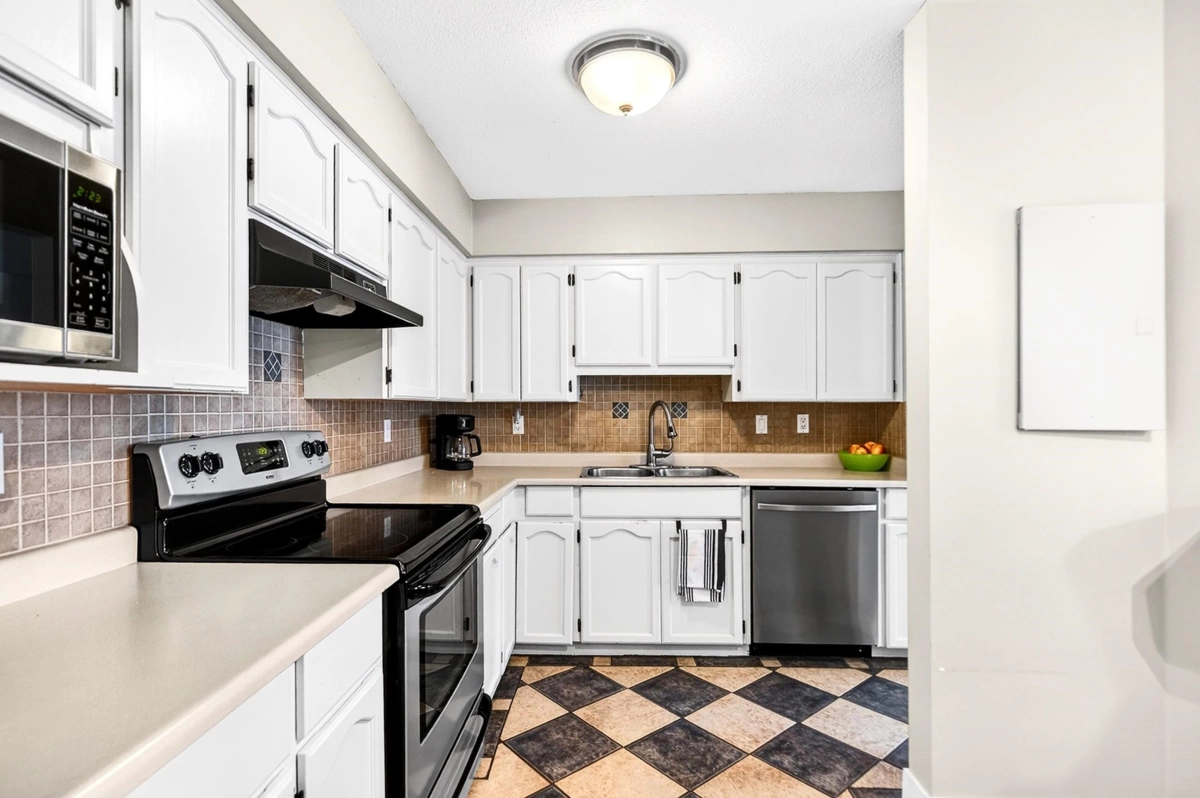 Primary Bathroom Photo of 101 22275 123 Avenue, Maple Ridge, BC