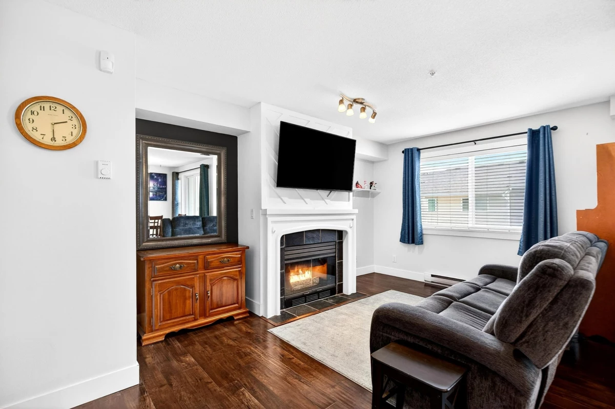 Walk-In Closet Photo of 101 22275 123 Avenue, Maple Ridge, BC